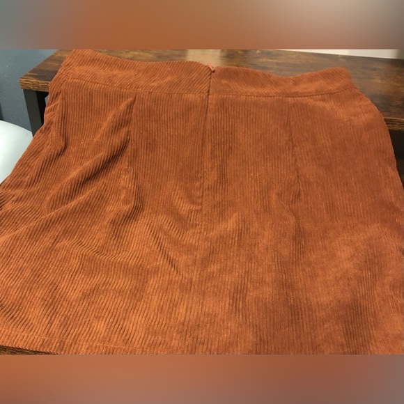 Shein Corduroy Ribbed Brown Mini Skirt With Split Hemline Size Medium NWOT - Picture 4 of 8